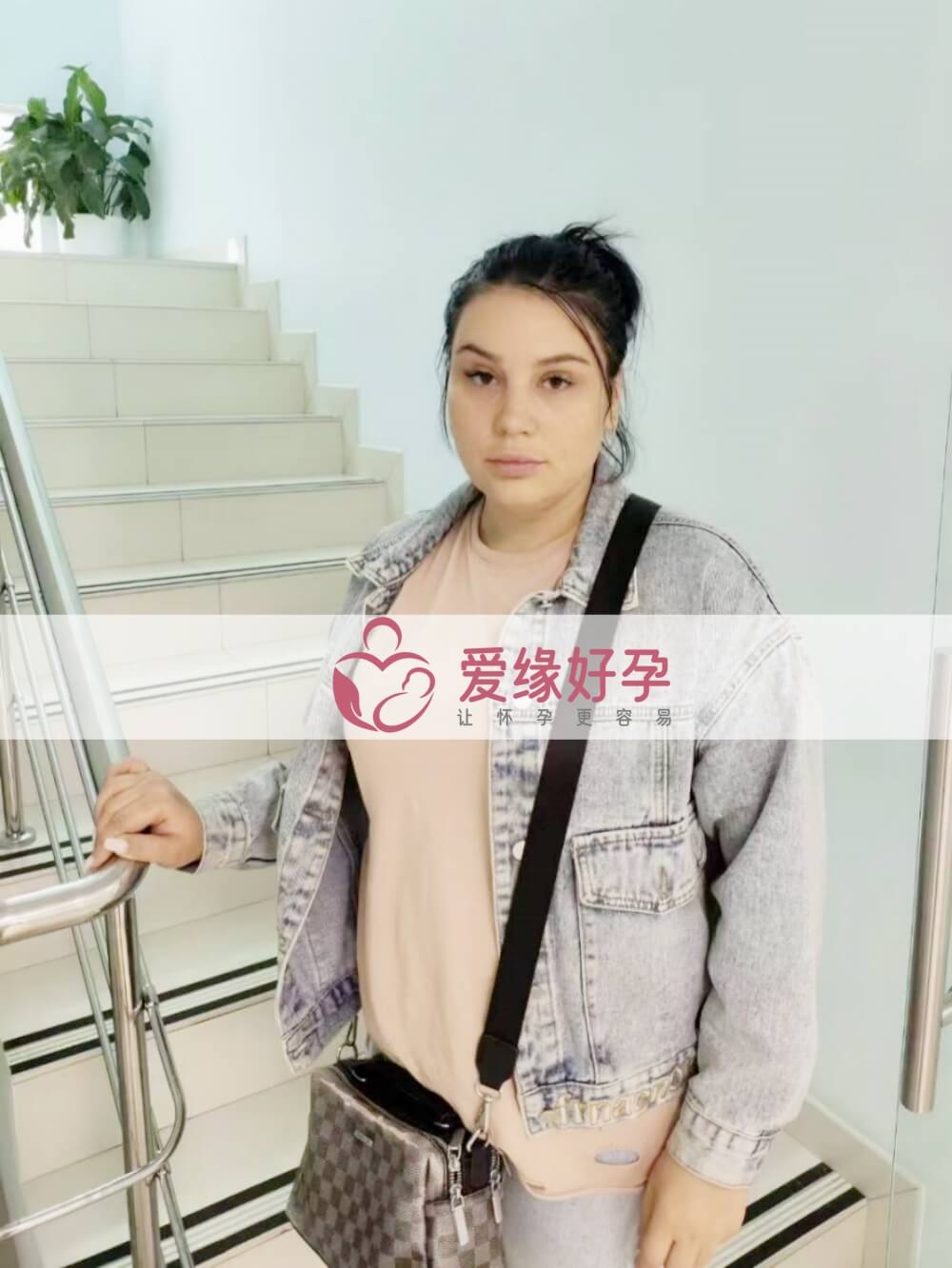爱缘好孕乌克兰代孕代母顺利移植2颗囊胚