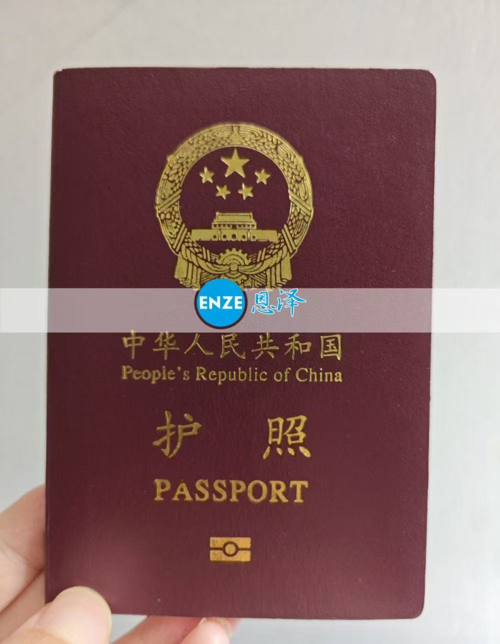 格鲁吉亚代孕宝宝出生首月，护照“抢先”到手