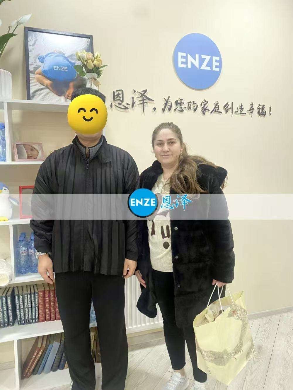 格鲁吉亚代孕代母收到温馨礼物